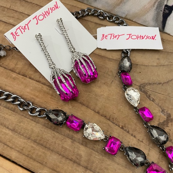 Betsey Johnson RICH WITCH HANGING HANDS Silver Pink Lg Stone Earrings & … - Picture 3 of 6
